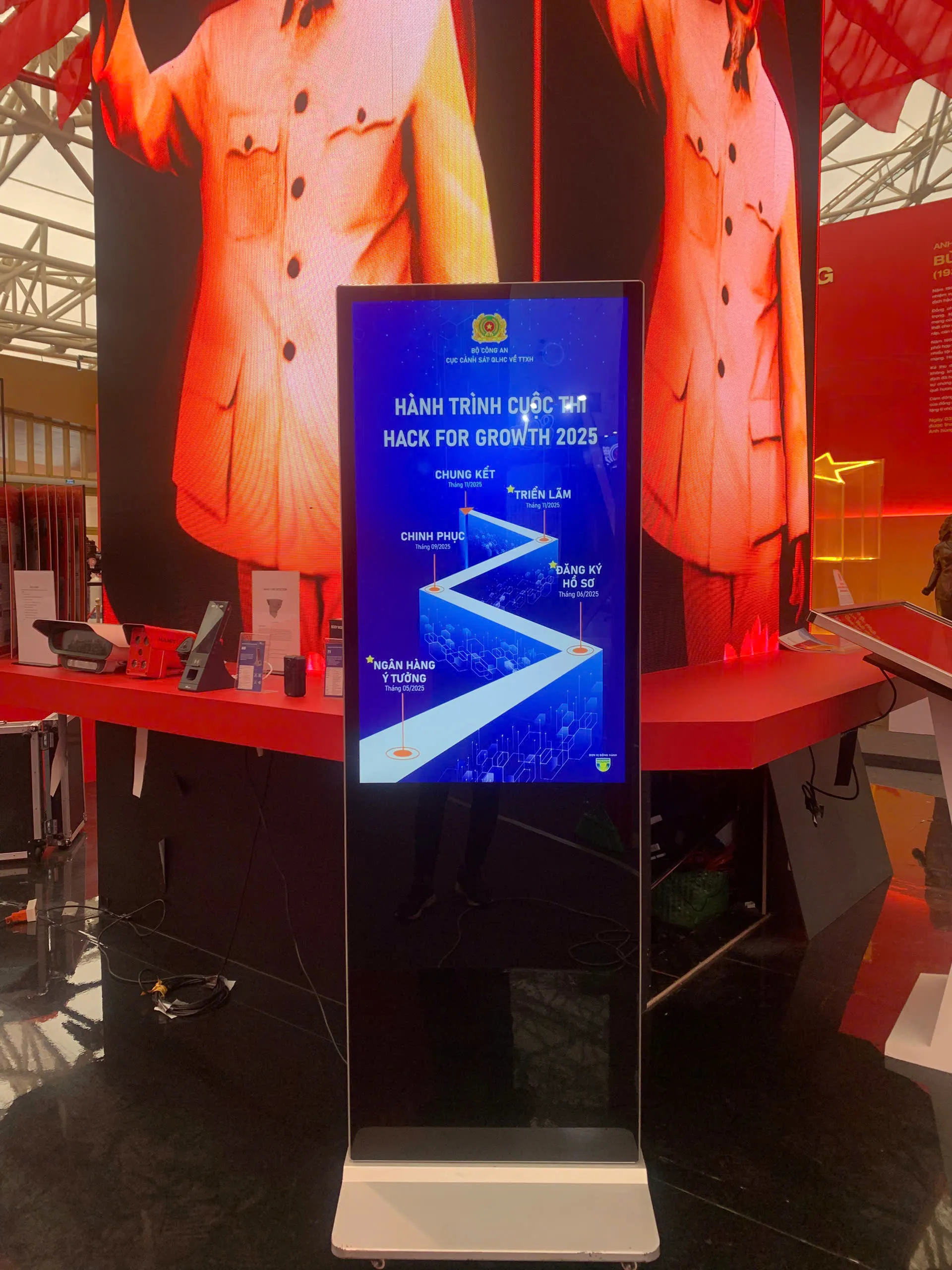 màn hình standee điện tử